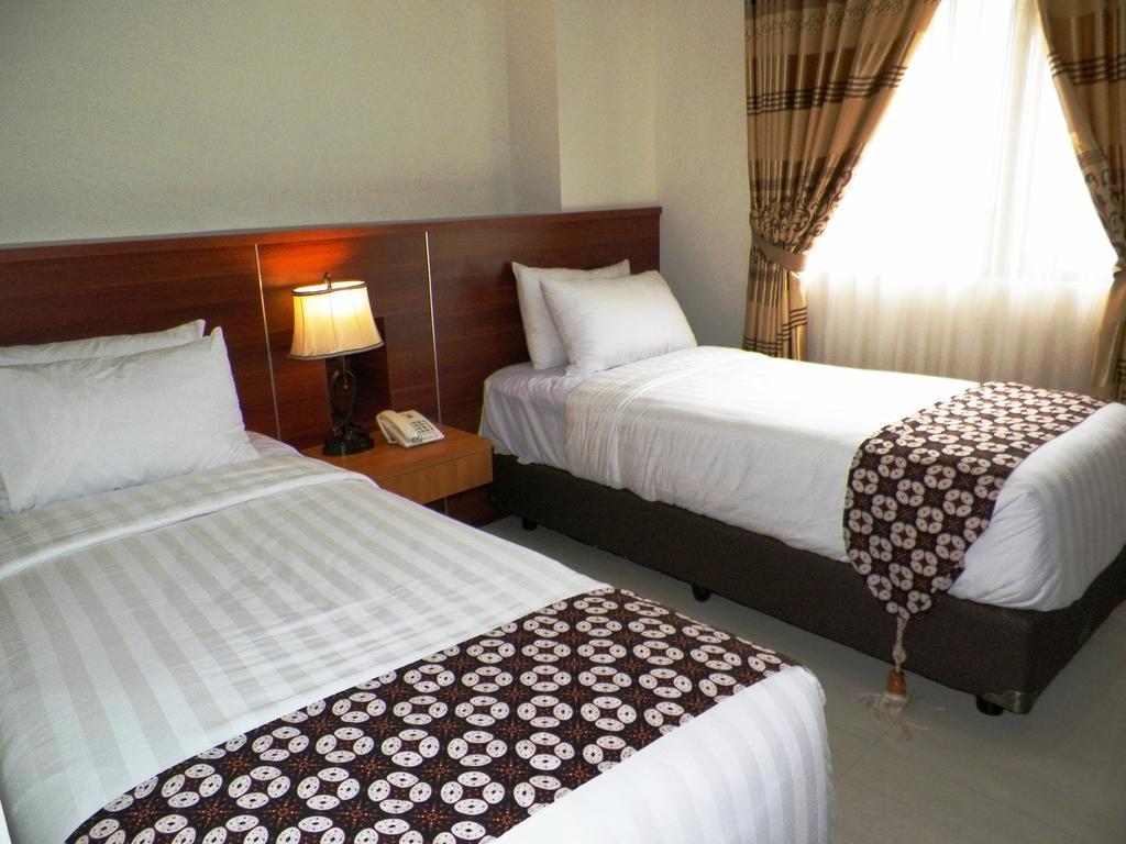 Maranatha Grand Hotel Yogyakarta Room photo