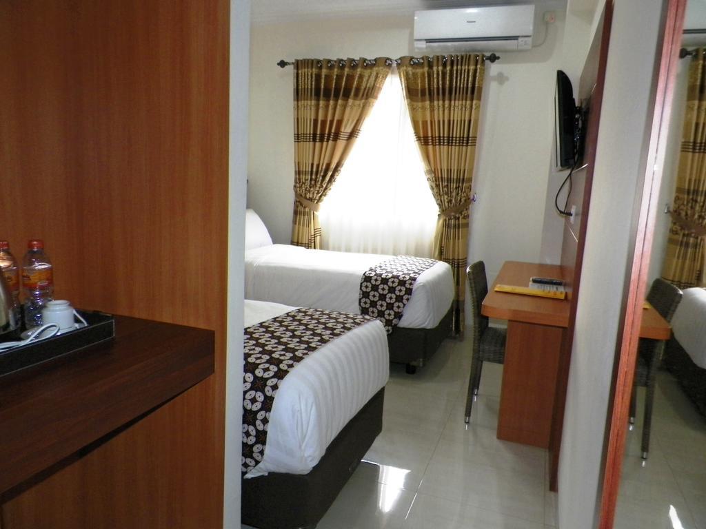 Maranatha Grand Hotel Yogyakarta Room photo