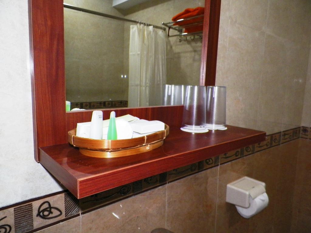 Maranatha Grand Hotel Yogyakarta Room photo